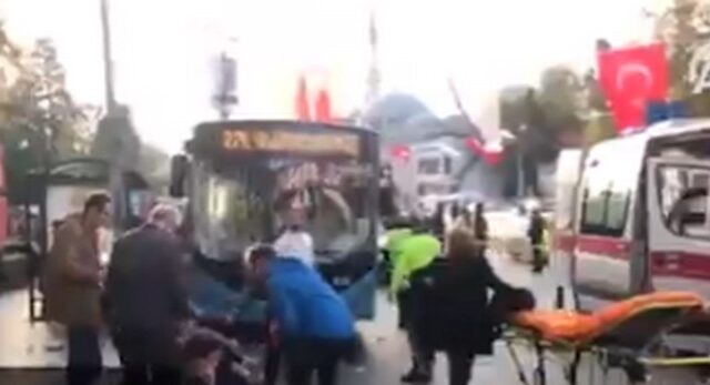 Πανικός στην Κωνσταντινούπολη: Οδηγός έριξε λεωφορείο σε στάση – 13 τραυματίες