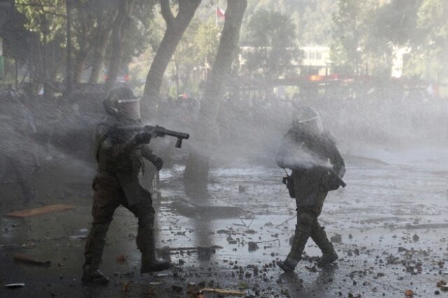 Χιλή: Η αστυνομία αναστέλλει τη χρήση σφαιρών με καουτσούκ