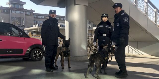 Κίνα: “Καταδικασμένος απατεώνας” ο πράκτορας που ζήτησε άσυλο στην Αυστραλία