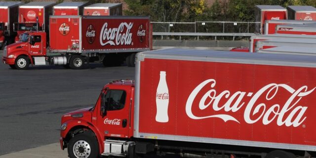 Coca-Cola και PepsiCo αναστέλλουν τις πωλήσεις αναψυκτικών στη Ρωσία
