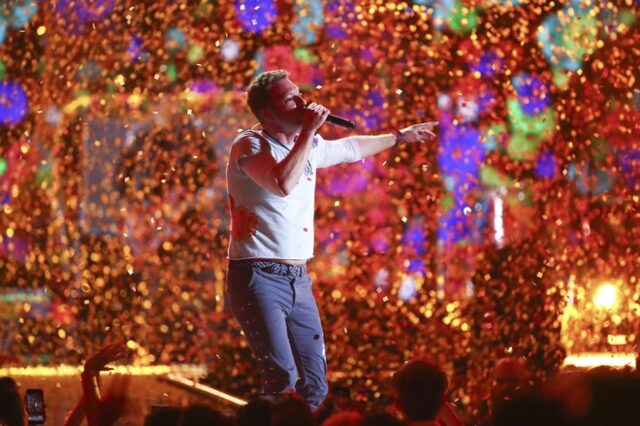Coldplay: Σταματούν τις περιοδείες για να μην επιβαρύνουν το περιβάλλον
