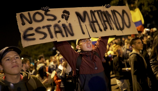 Κολομβία: Έφηβος τραυματίστηκε σοβαρά σε νέες διαδηλώσεις – Άμεση έναρξη “εθνικού διαλόγου”