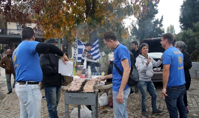 Ρατσιστικό μπάρμπεκιου στα Διαβατά – Ελάχιστοι στο κάλεσμα μίσους