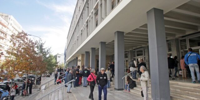 Θεσσαλονίκη: Τέσσερις συλλήψεις ύστερα από συμπλοκή μέσα στο Δικαστικό μέγαρο