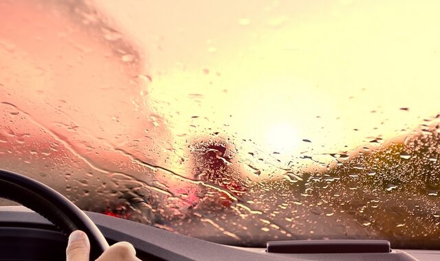 Χρυσοί κανόνες οδήγησης κατά τη διάρκεια της βροχής