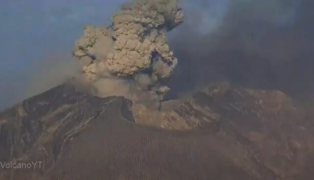Ιαπωνία: Η στιγμή της έκρηξης ηφαιστείου στο νησί Σατσουμάγιο
