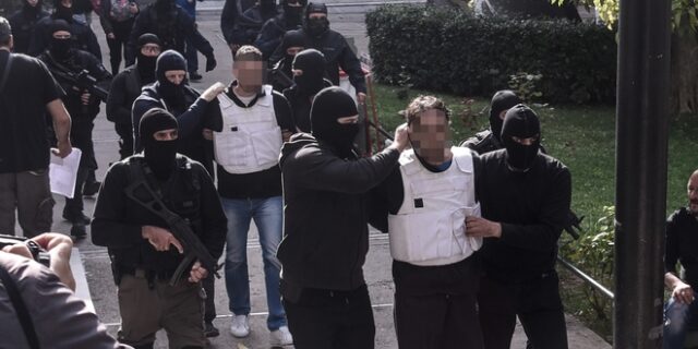 Επαναστατική Αυτοάμυνα: Προφυλακίστηκαν μετ’ επεισοδίων οι κατηγορούμενοι