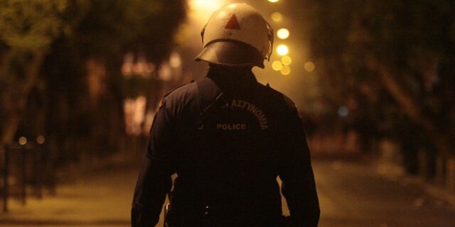 Αστυνομικός τραυματίστηκε ελαφρά μετά από επίθεση αγνώστων στα Εξάρχεια