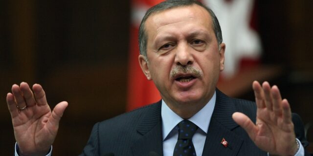 Ξανά κατά Μακρόν ο Ερντογάν: Γιατί δεν σταματά τα “κίτρινα γιλέκα;”