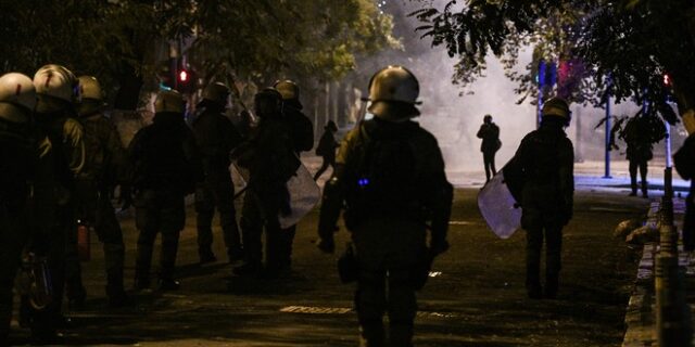 Η κυβέρνηση ποντάρει στις εικόνες “νόμου και τάξης” στα Εξάρχεια