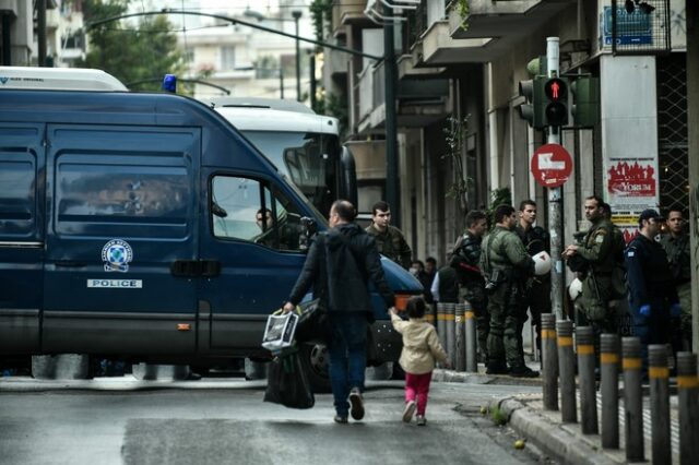 Σε εξέλιξη αστυνομική επιχείρηση σε κτίριο της οδού Στουρνάρη στα Εξάρχεια