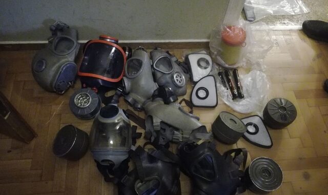 Συλλήψεις και πλήθος πολεμοφοδίων στο διαμέρισμα “γιάφκα” της οδού Στουρνάρη