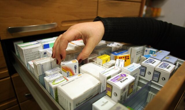 Βουλή: Αλλαγές προς τα κάτω στις τιμές των φαρμάκων