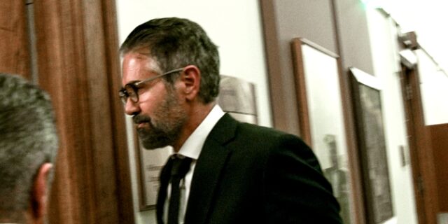 Νovartis: Καταθέτει στην επιτροπή της Βουλής ο Φρουζής