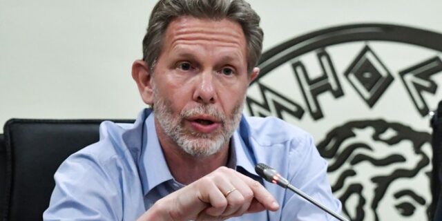 Σε “έξωση” του Παύλου Γερουλάνου από την ηγεσία της παράταξης των “πράσινων” δημάρχων στοχεύει η ηγεσία