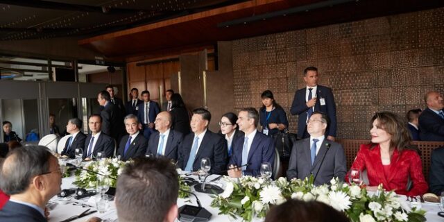 Γεύμα Μητσοτάκη-Σι Τζινπίνγκ με υπουργούς, εφοπλιστές, επιχειρηματίες και Γιάννα Αγγελοπούλου