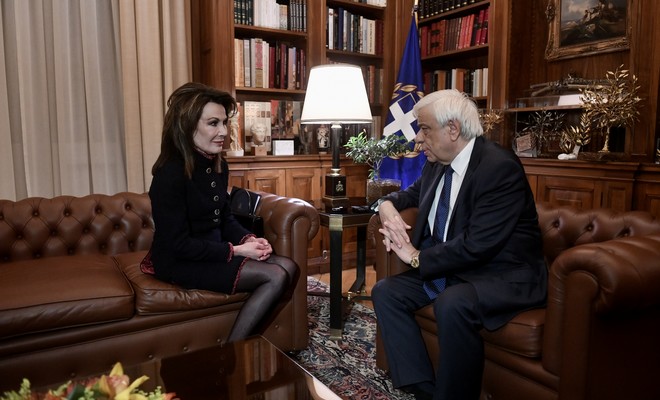 Συνάντηση Προκόπη Παυλόπουλου με Γιάννα Αγγελοπούλου: “Οι Έλληνες ενωμένοι μπορούμε να κάνουμε πολλά”