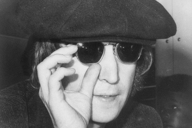 John Lennon: Στο “σφυρί” τα στρογγυλά γυαλιά ηλίου του