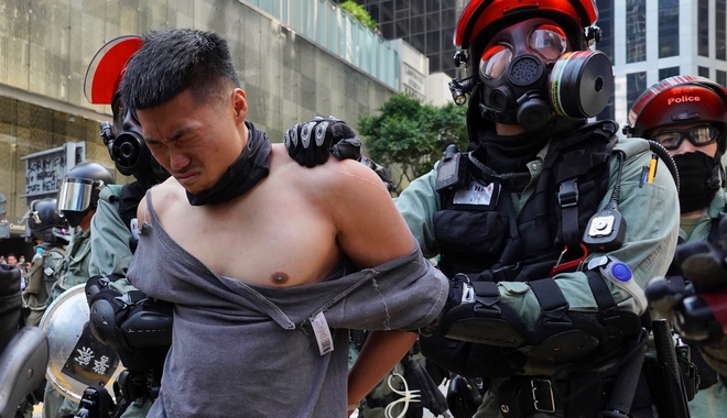 Χονγκ Κονγκ: Ζωντανά οι νέες διαδηλώσεις – Στόχος τα μέσα μαζικής μεταφοράς