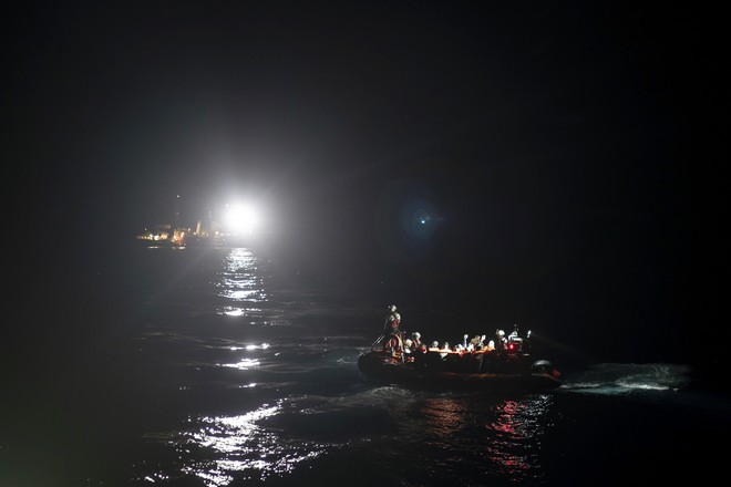 Ιταλία: Ανατροπή πλοιαρίου με μετανάστες – 20 αγνοούμενοι