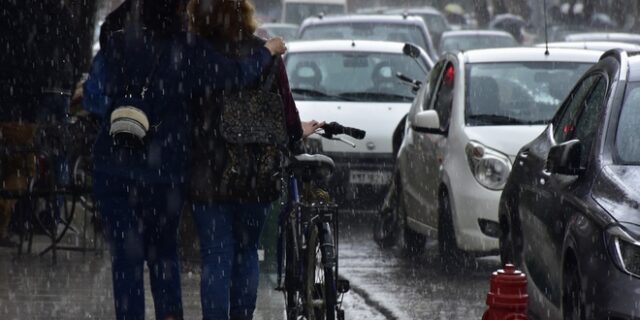 Καιρός: Ισχυρές καταιγίδες την Παρασκευή – Πότε αναμένεται βελτίωση