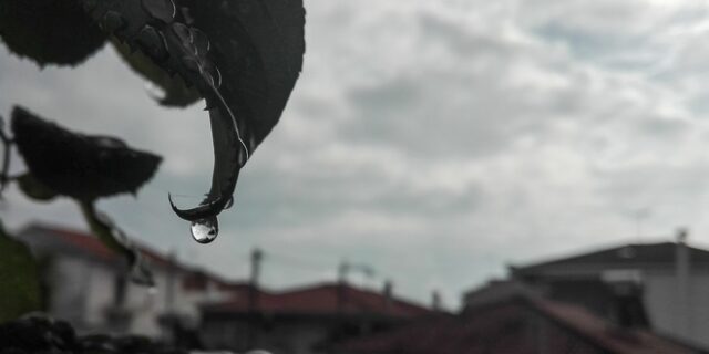 Πρόσκαιρη επιδείνωση του καιρού την Δευτέρα – Από το απόγευμα βελτίωση