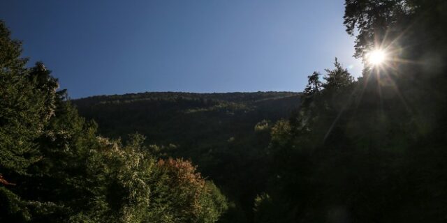 Πρόσκαιρη βελτίωση την Τρίτη – Νέες βροχές από την Πέμπτη