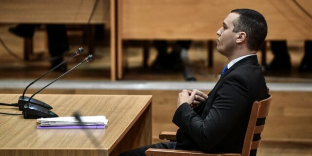 Ο υπόδικος Κασιδιάρης θέλει να κρύψει τη σβάστικα και ιδρύει νέο κόμμα