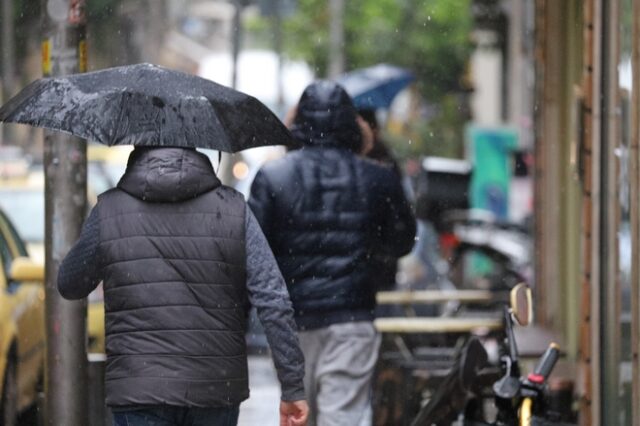 Καιρός: Βροχές και καταιγίδες από Δευτέρα