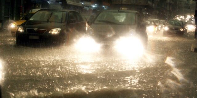 Καιρός: Ισχυρή καταιγίδα και σοβαρά προβλήματα στην Αττική