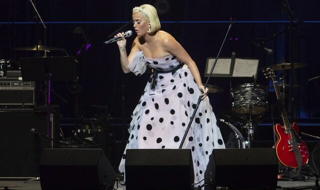 Αγωγή 150.000 δολάρια κατά της Katy Perry – Χρησιμοποίησε φωτογραφία παπαράτσι χωρίς την άδειά του