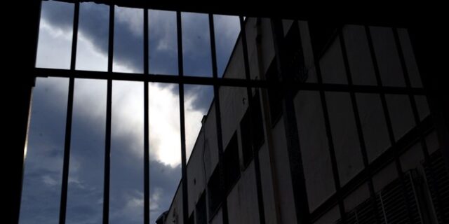 Κυψέλη: Εξαρθρώθηκε κύκλωμα που διακινούσε μετανάστες – Βρέθηκαν 27 αλλοδαποί “φυλακισμένοι” σε σπίτι