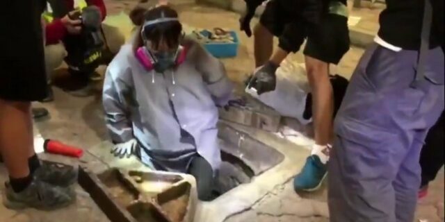 Χονγκ Κονγκ: Διαδηλωτές φεύγουν από το Πολυτεχνείο μέσω υπονόμων – Φίδια, μυρωδιές και φόβος