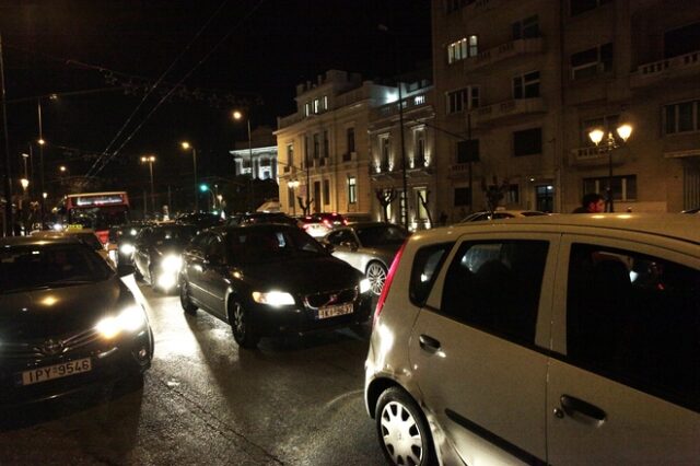 Κίνηση στους δρόμους: Κυκλοφοριακό “έμφραγμα” στις κεντρικές λεωφόρους της Αθήνας