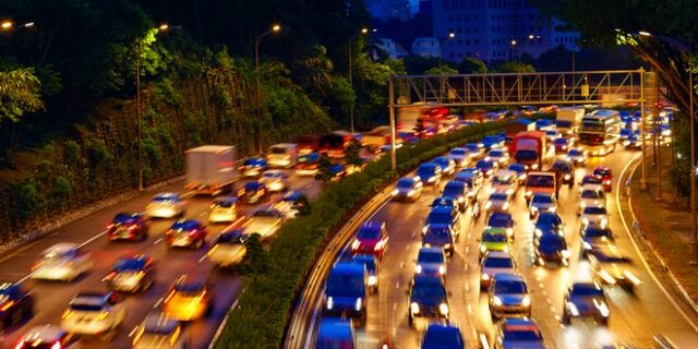 Κίνηση στους δρόμους: 5 πράγματα που μπορείς να κάνεις αν “κολλήσεις” σε μποτιλιάρισμα