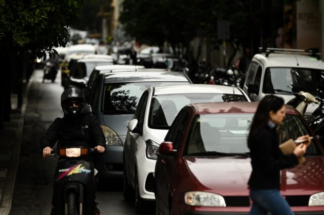 Κίνηση στους δρόμους: Κυκλοφοριακό χάος στο κέντρο της Αθήνας
