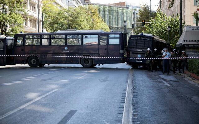 Σε εξέλιξη πορείες στο κέντρο της Αθήνας – Ποιοι δρόμοι είναι κλειστοί