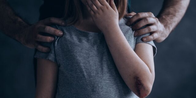 Πούλησε την κόρη της σε φίλους της για 10.000 ευρώ και δήλωσε απαγωγή