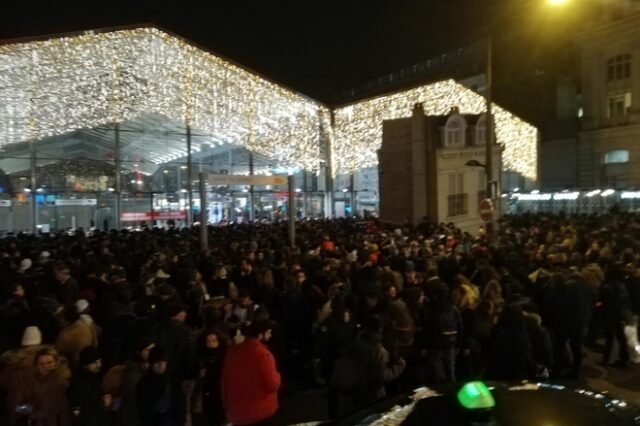 Γαλλία: Συναγερμός στο Παρίσι λόγω ύποπτης τσάντας