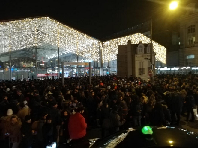 Γαλλία: Συναγερμός στο Παρίσι λόγω ύποπτης τσάντας