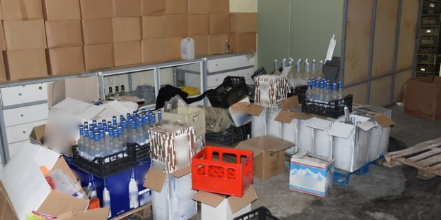 Εξαρθρώθηκε και στην Θεσσαλονίκη κύκλωμα εμφιάλωσης και διανομής με ποτά “μπόμπες”
