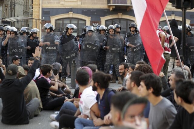 Λίβανος: Στους δρόμους και πάλι διαδηλωτές