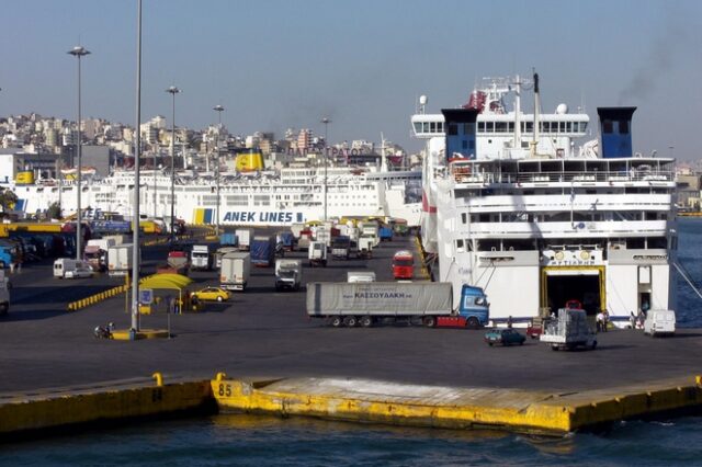 Πτώση ΙΧ στο λιμάνι του Πειραιά – Σε εξέλιξη επιχείρηση
