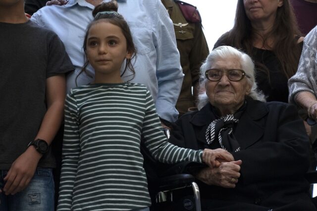 Η 92χρονη Μελπομένη συναντήθηκε με την εβραϊκή οικογένεια που έσωσε από τους Ναζί πριν 75 χρόνια