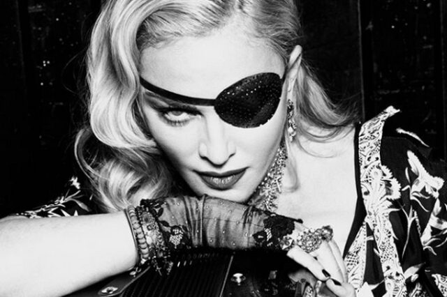 Madonna: Δέχτηκε μήνυση από θαυμαστή επειδή καθυστερεί στις συναυλίες της