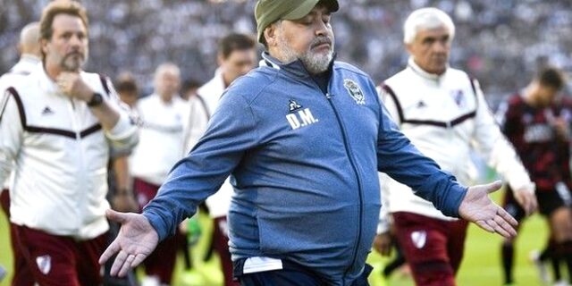 Στο νοσοκομείο εισήχθη ο Μαραντόνα