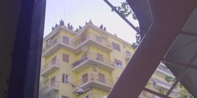 Βίντεο από τις συγκρούσεις αντιεξουσιαστών με ΜΑΤ μετά την εκκένωση Βανκούβερ