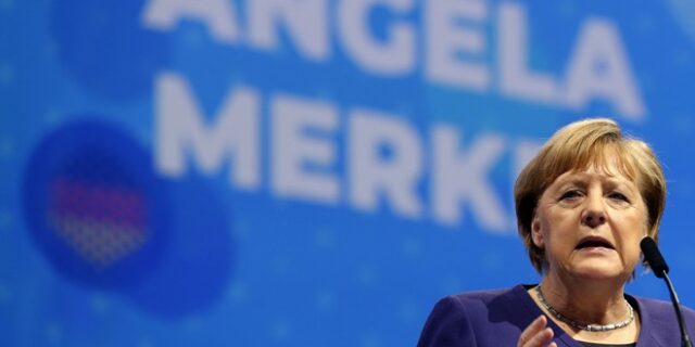 Μέρκελ: Έτοιμη η Γερμανία να βοηθήσει την Τουρκία στη φιλοξενία προσφύγων