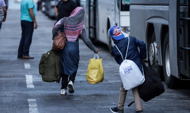 Στον Πειραιά σχεδόν 200 πρόσφυγες και μετανάστες από τα νησιά