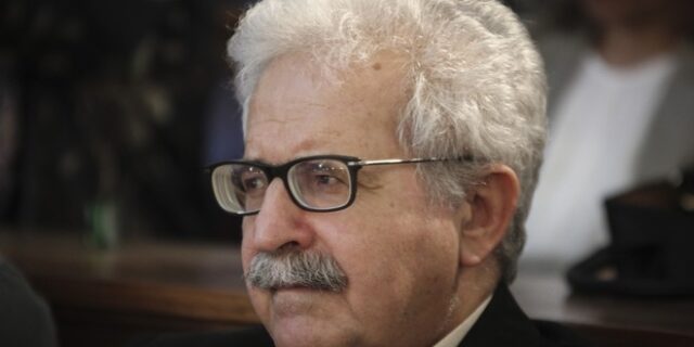 Το νέο βιβλίο του Μίμη Ανδρουλάκη που αποκαλύπτει ποιος πρόδωσε το Κίνημα του Ναυτικού